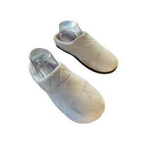 *Women’s Dearfoams 9-10 (Large) Light Gray Slip On Very Comfortable Slippers
